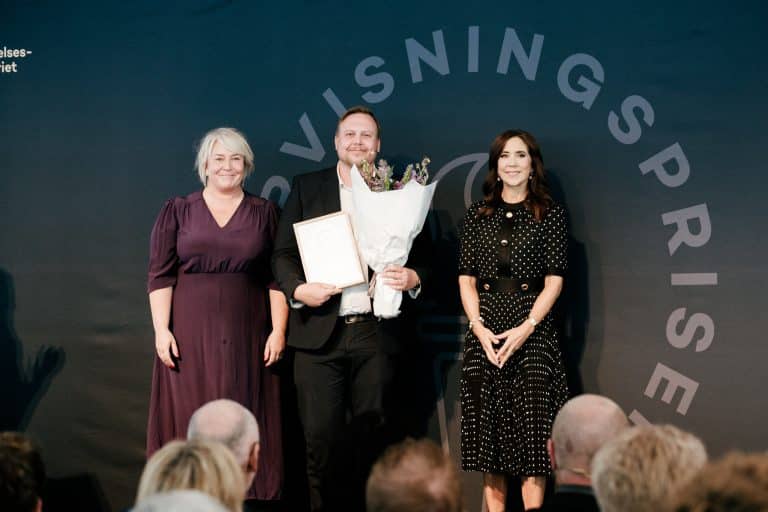 Prisvinder René Kirk Johansen med H.M. Dronningen og minister Christina Egelund. Foto af Malthe Ivarsson.