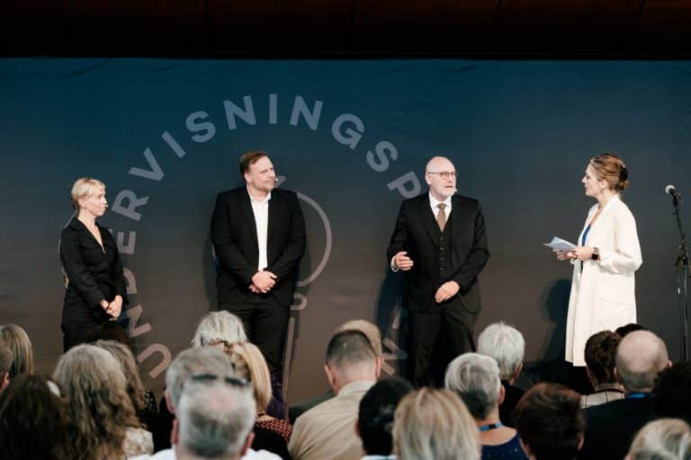 Prismodtagere fortæller på scenen. Foto af Malthe Ivarsson.